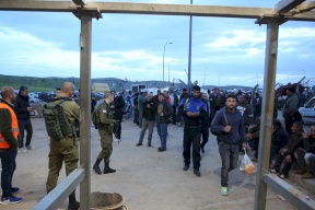 إسرائيل: السماح بدخول العمال والتجار ابتداء من الأحد المقبل