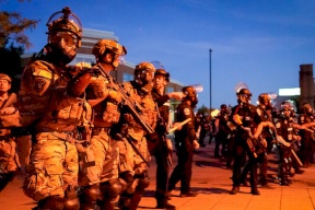 أمريكا تنشر مزيداً من القوات للتعامل مع الاحتجاجات