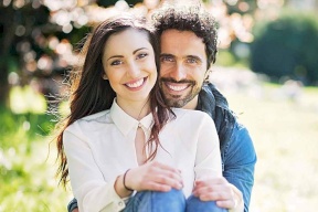 لماذا لا ينشر الأزواج السعداء تفاصيل علاقاتهم على مواقع التواصل؟