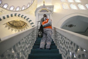 بعد شهرين من الإغلاق .. مساجد غزة تفتح أبوابها من جديد 