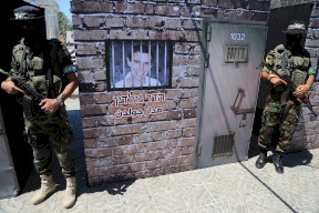 غانتس: نتوقع أن يُفرج عن الجنود الأسرى بغزة قريباً