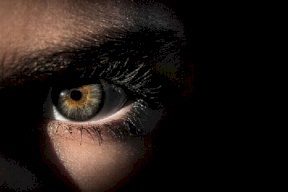 عارض في العين يحدث بالظلام قد يعني إصابتك بالسكري!