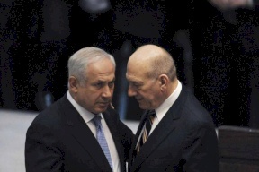 أولمرت: نتانياهو يسعى إلى إشعال المنطقة 