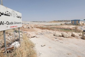  قوات الاحتلال تهدم وتجرّف الملعب الدولي لكرة القدم التابع لجامعة القدس