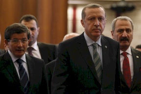 أحمد داود أوغلو يكشف أسباب القطيعة مع أردوغان