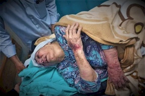 فيديو: إصابة المسنة أم جبر وشاح وابنتها على أيدي عناصر حماس وسط غزة