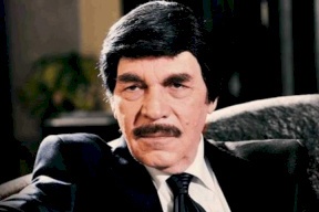 شاهد- بعد شائعة وفاته .. ظهور نادر للفنان ياسر العظمة مع زوجته