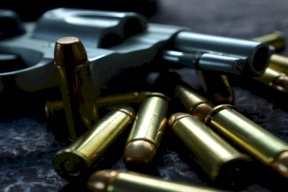 قتيل وثلاثة جرحى باطلاق نار  في العيزرية