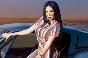 صور: بعد نشرها صورة فاضحة.. نجمة خليجية تناشد: "احذفوها واستروني"!