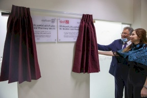 جامعة القدس و"التعاون" تفتتحان مختبر الصيدلة بعد إعادة تأهيله في حرم الجامعة