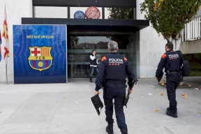 الشرطة الإسبانية تقتحم مكاتب نادي برشلونة
