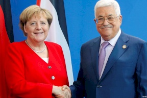 الرئيس لميركل: مستعدون للذهاب إلى المفاوضات على أساس الشرعية الدولية