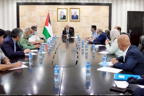 اشتية يجتمع بقادة الامن لبحث الإجراءات الجديدة للحد من تفشي  كورونا