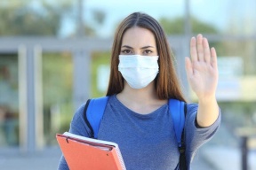 كيف تسببت امرأة بنقل (كورونا) إلى العشرات دون أن تخالط أحداً؟