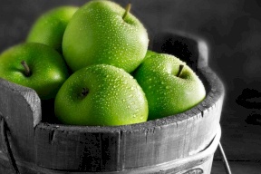 ما خطورة الإفراط بتناول التفاح؟