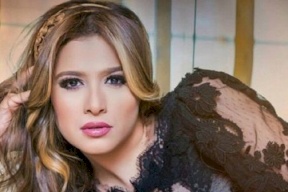 ياسمين عبد العزيز تتصدر الترند بفيديو مع زوجها على الشاطئ