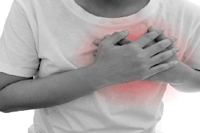 الشعور بالألم في هذا الجانب من صدرك قد يعني أنك في خطر