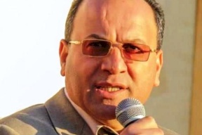 زكارنه : يطالب الحكومة بصرف رواتب الموظفين عبر البريد