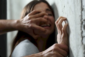 جريمة كارثية..مريض(كورونا) يغتصب مراهقة داخل حجر صحي في الهند بحماية صديقه