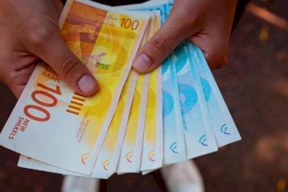 المالية تعلن موعد وآلية صرف رواتب الموظفين قبل العيد