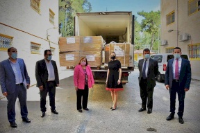 "التعاون" تسلم وزارة الصحة أجهزة تنفس اصطناعي بدعم من الجالية الفلسطينية في تشيلي لمواجهة جائحة كورونا