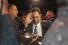 انفجار بيروت ينسِف الحكومة.. دياب يعلن استقالته