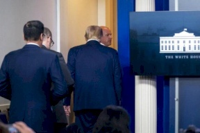 إطلاق نار قبالة البيت الأبيض يجبر ترامب على قطع مؤتمره الصحافي