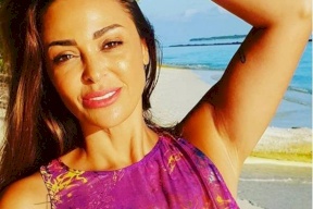 بالفيديو- شاب يتحرش بداليا البحيري على البحر والأخيرة تضربه