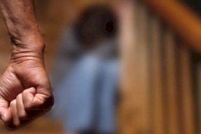 قتلها وقطع جثتها.. محامي يتخلص من ابنته بطريقة مروعة