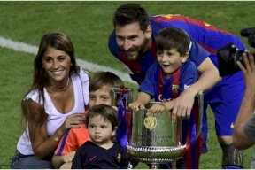 برشلونة يستعطف ميسي بأبنائه للتراجع عن الرحيل