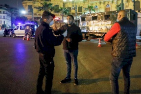 أمريكي لاتيني يدق رأس زوجته المصرية بالشاكوش!