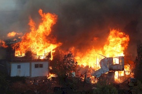 مصرع 3 أطفال احتراقاً وسط قطاع غزة