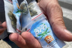 فيديو وصور| السماء في تل أبيب تُمطر مخدرات!