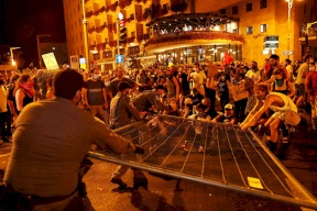 آلاف الإسرائيليين يتظاهرون مطالبين باستقالة نتنياهو