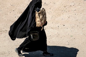 قاطع الرؤوس ذباح داعش.. خدع زوجته وهذه تفاصيل مأساتها