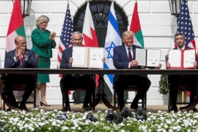 كيف علقت الرئاسة على توقيع اتفاق العار في واشنطن؟