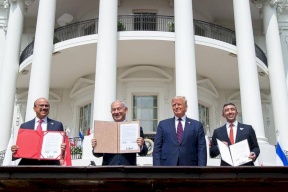 إيران: الإمارات والبحرين مجرد لاعبين في سيرك يقوده ترامب