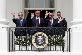 علي بن الحسين يعلق على مشهد حفل توقيع اتفاقات التطبيع