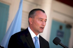 بعد تبادل القصف.. ميلادينوف يهرع إلى غزة