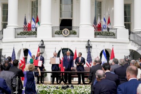 بعد حفل التطبيع.. البيت الأبيض يعترف بإصابة أحد موظفيه بكورونا