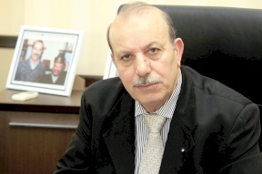 استدعي للتشاور.. الرئيس يجتمع بسفير فلسطين لدى البحرين