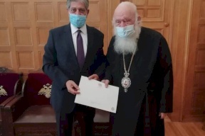 السفير طوباسي يسلم رئيس اساقفة اليونان رسالة من الرئيس محمود عباس