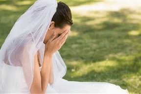 عروس تمنع شقيقتها من حضور حفل زفافها.. والسبب صادم