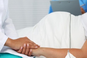 رجل يشق بطن زوجته الحامل لمعرفة جنس الجنين!