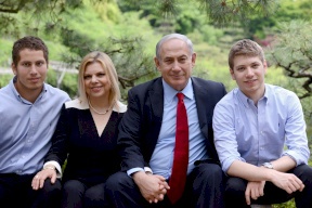 إسرائيلي يُهدد نتنياهو وعائلته .. وهذا عقابه 