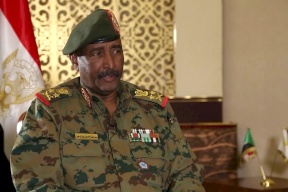 البرهان يشير إلى قرب تطبيع السودان