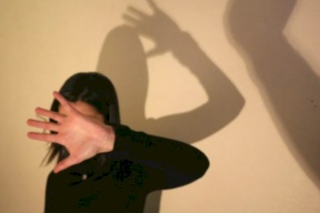 قتل زوجته لأنها منعته من ضرب أطفالها