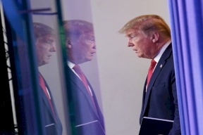 ترامب بدأ يعاني من أعراض كورونا