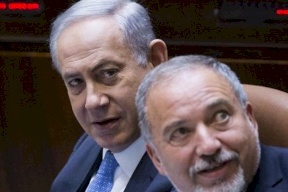 ليبرمان مهاجماً نتنياهو: يقود البلاد إلى الخراب دون مبالاة