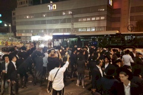 فيديو: متدينون يهود يشتبكون مع الشرطة رفضاً لقيود كورونا